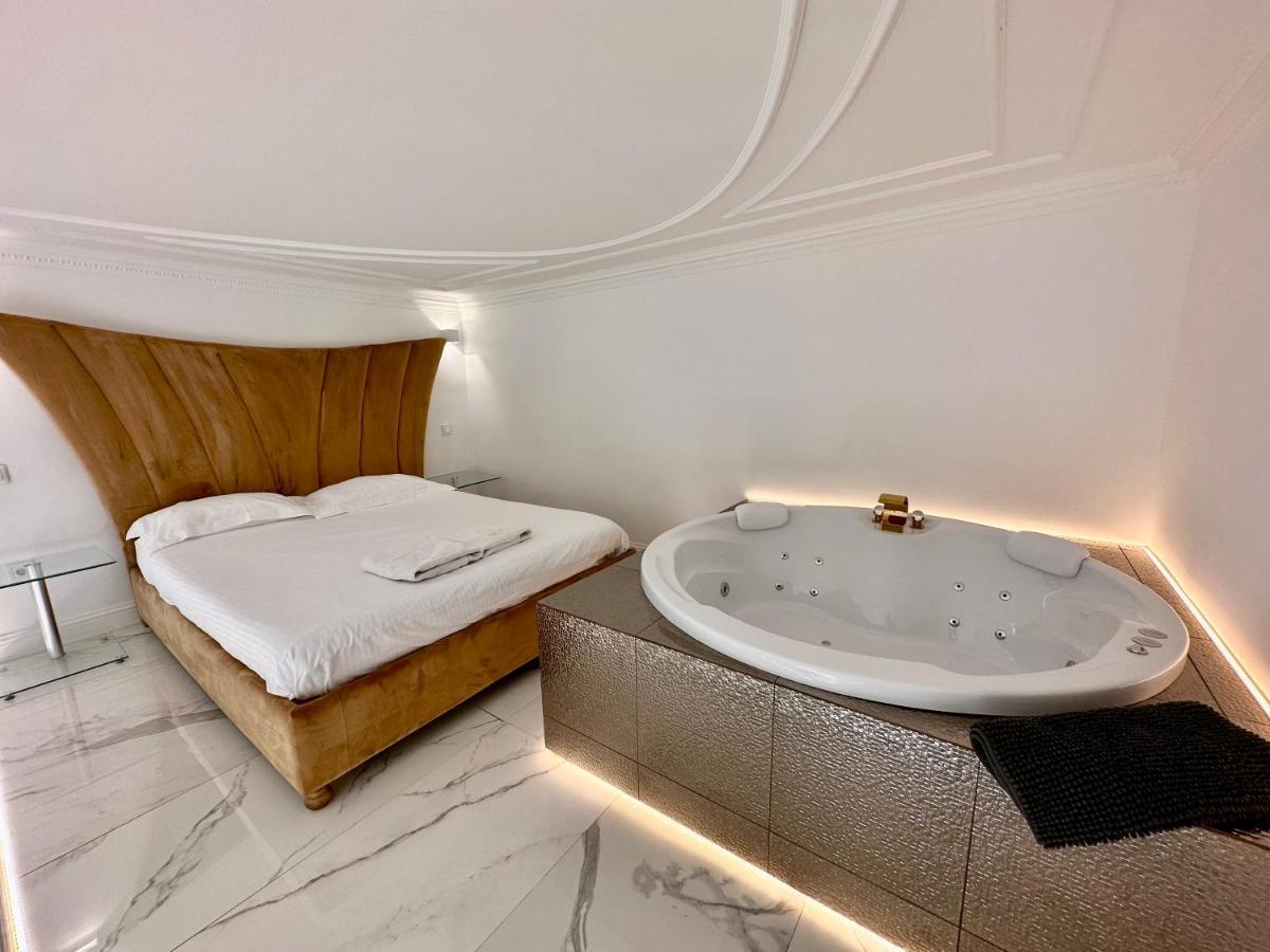 Jacuzzi Sinagoga View Lejlighed Budapest Eksteriør billede